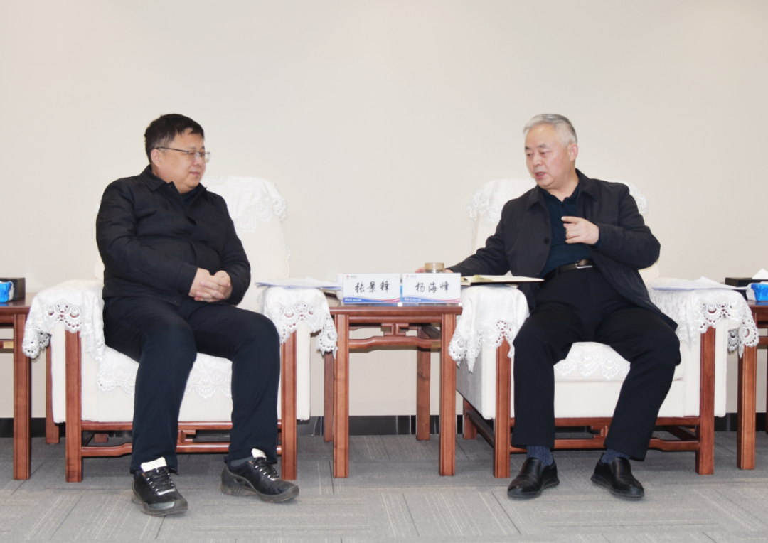 楊海峰與韓城市委常委、常務(wù)副市長張景鋒會談