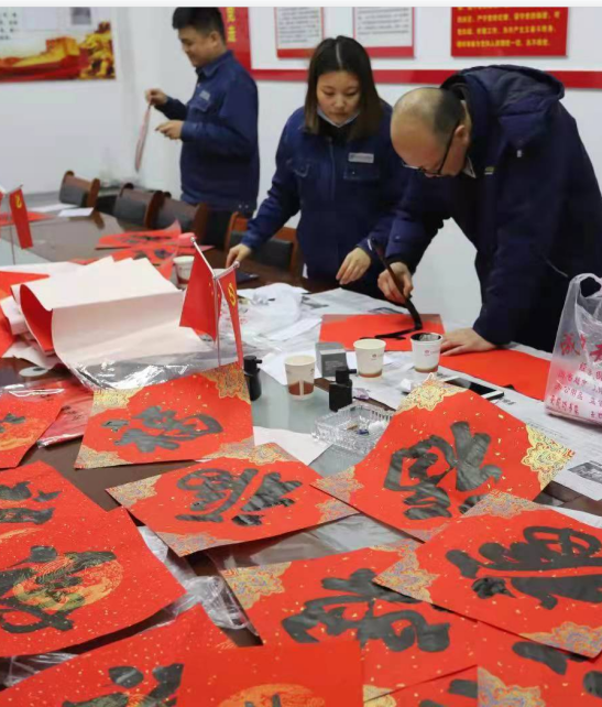 迎新春，送萬?！饘倏萍柬n城分公司開展“迎新春，送春聯(lián)”活動