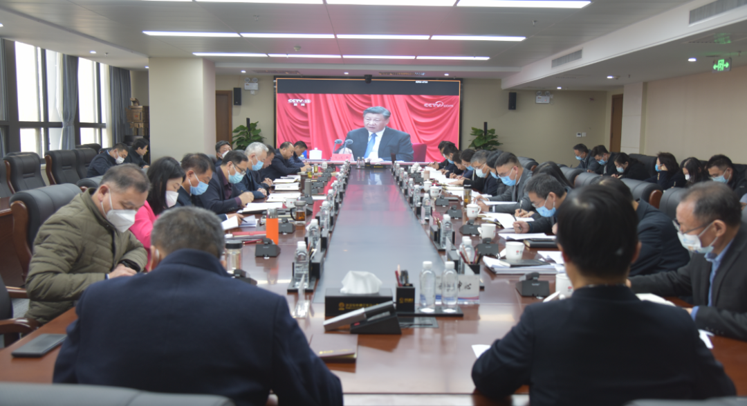 陜鋼集團(tuán)黨委理論學(xué)習(xí)中心組學(xué)習(xí)中省紀(jì)委二次全會精神、省政府工作報告、陜煤集團(tuán)三屆二次職代會精神