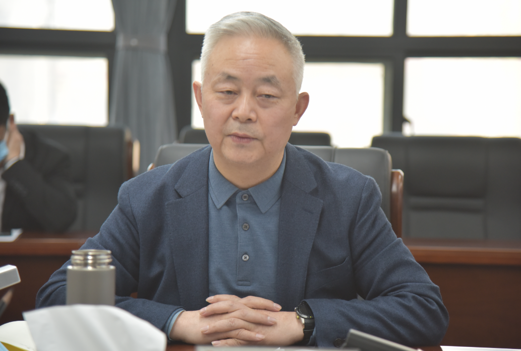 陜鋼集團(tuán)黨委理論學(xué)習(xí)中心組學(xué)習(xí)中省紀(jì)委二次全會精神、省政府工作報告、陜煤集團(tuán)三屆二次職代會精神