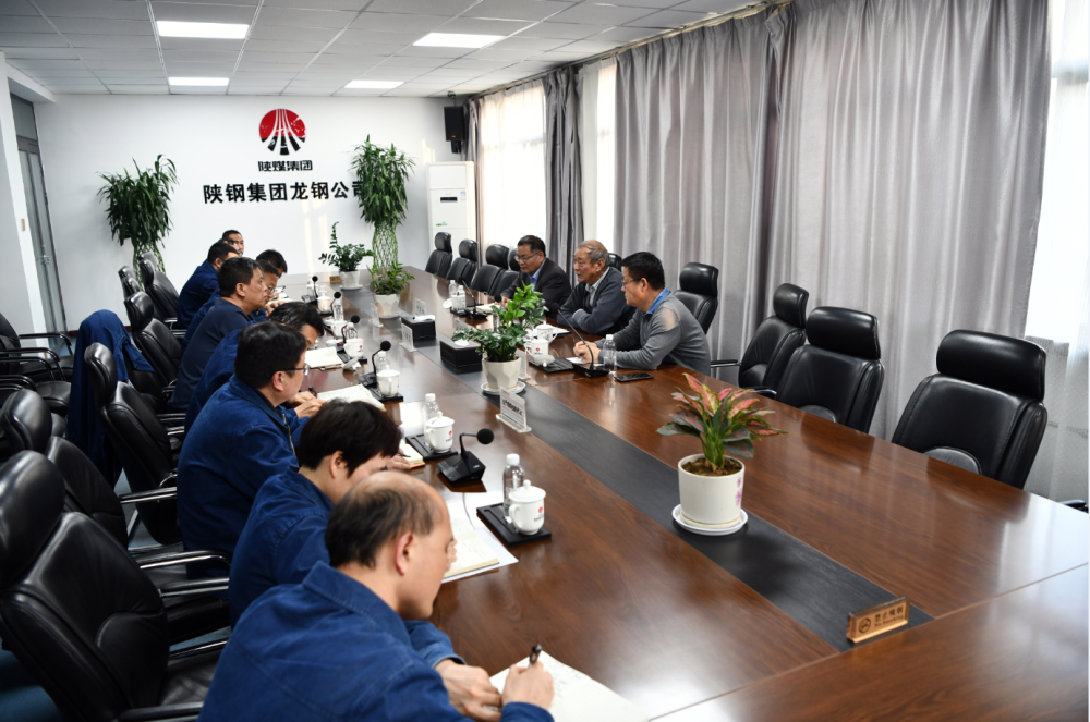 中國金屬學(xué)會(huì)王天義一行來陜鋼集團(tuán)龍鋼公司開展環(huán)保節(jié)能新技術(shù)應(yīng)用現(xiàn)場(chǎng)調(diào)研