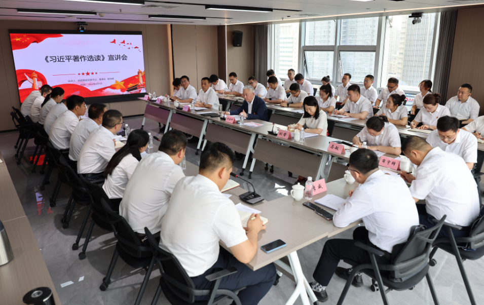 楊海峰到信息化中心黨支部開展《習近平著作選讀》第一卷、第二卷宣講