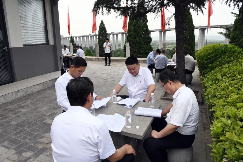 陜煤集團戰(zhàn)略規(guī)劃部到龍鋼公司開展主題教育工作專題調研