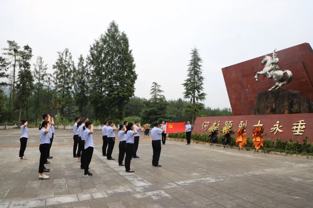 創(chuàng)新研究院赴川陜革命根據(jù)地開展迎“七一”暨“以學(xué)鑄魂、以學(xué)增智、以學(xué)正風(fēng)、以學(xué)促干”主題黨日活動(dòng)
