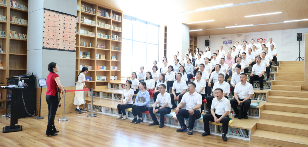 陜鋼集團赴西影廠開展迎“七一”暨“以學(xué)鑄魂、以學(xué)增智、以學(xué)正風(fēng)、以學(xué)促干”主題黨日活動