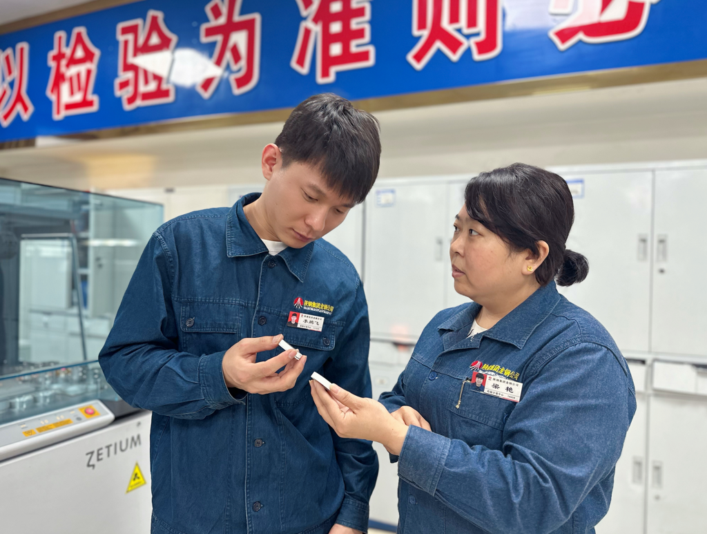從60后到90后，“四代”鋼鐵人的國(guó)慶堅(jiān)守