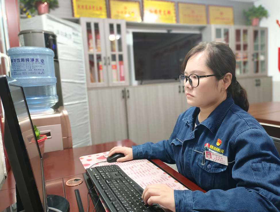 這次，讓我們將鏡頭轉(zhuǎn)向鋼城“土記者”