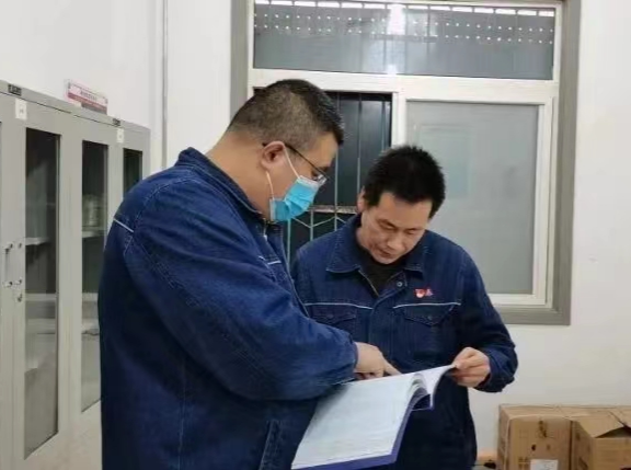 陜鋼集團(tuán)貫徹落實(shí)“八個(gè)聚焦”“四個(gè)著力”見(jiàn)行動(dòng)——筑牢三道防線 為多元產(chǎn)業(yè)發(fā)展保駕護(hù)航 陜鋼集團(tuán)貫徹落實(shí)“八個(gè)聚焦”“四個(gè)著力”見(jiàn)行動(dòng)——筑牢三道防線 為多元產(chǎn)業(yè)發(fā)展保駕護(hù)航