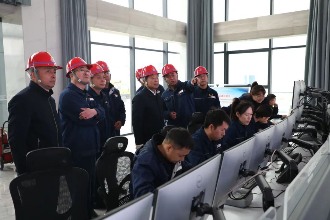 陜鋼集團(tuán)組織召開龍鋼公司機(jī)械化綜合一次料場(chǎng)項(xiàng)目達(dá)產(chǎn)達(dá)效督導(dǎo)會(huì)暨重點(diǎn)建設(shè)項(xiàng)目綜合驗(yàn)收現(xiàn)場(chǎng)會(huì)