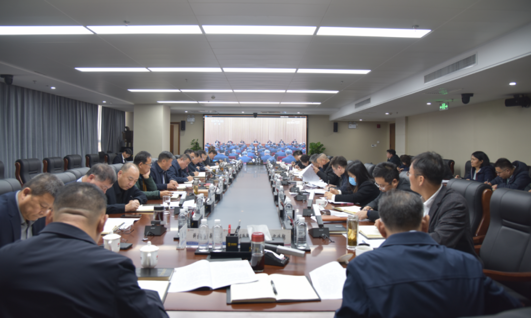 陜鋼集團(tuán)黨委理論學(xué)習(xí)中心組學(xué)習(xí)中央經(jīng)濟(jì)工作會(huì)議精神、陜西省委十四屆五次全會(huì)暨省委經(jīng)濟(jì)工作會(huì)議精神