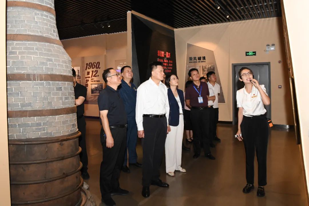 陜西省縣（區(qū)）產(chǎn)業(yè)工人隊伍建設改革現(xiàn)場觀摩團走進陜鋼集團龍鋼公司