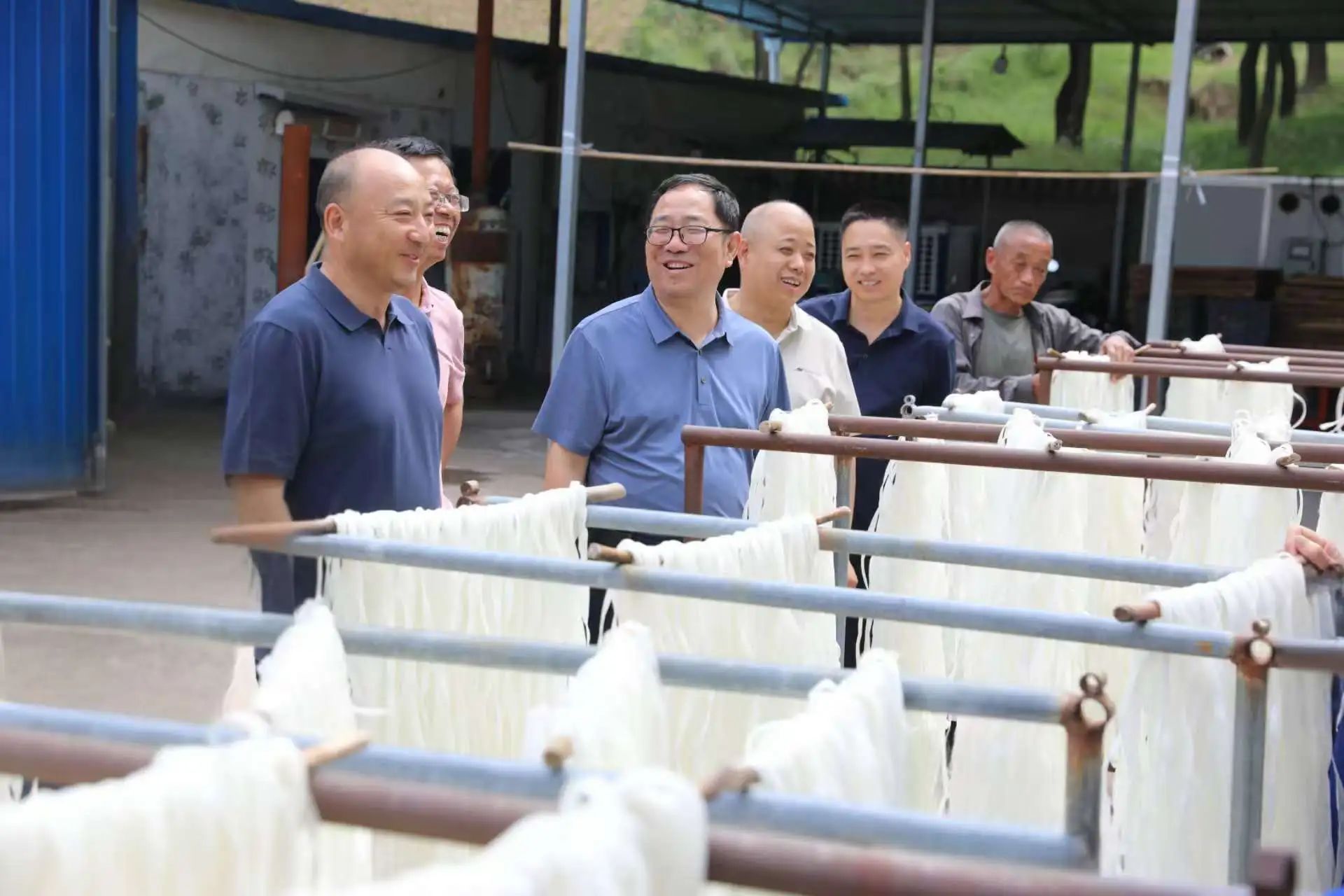 武軍強到西直溝村開展助力鄉(xiāng)村振興工作調(diào)研