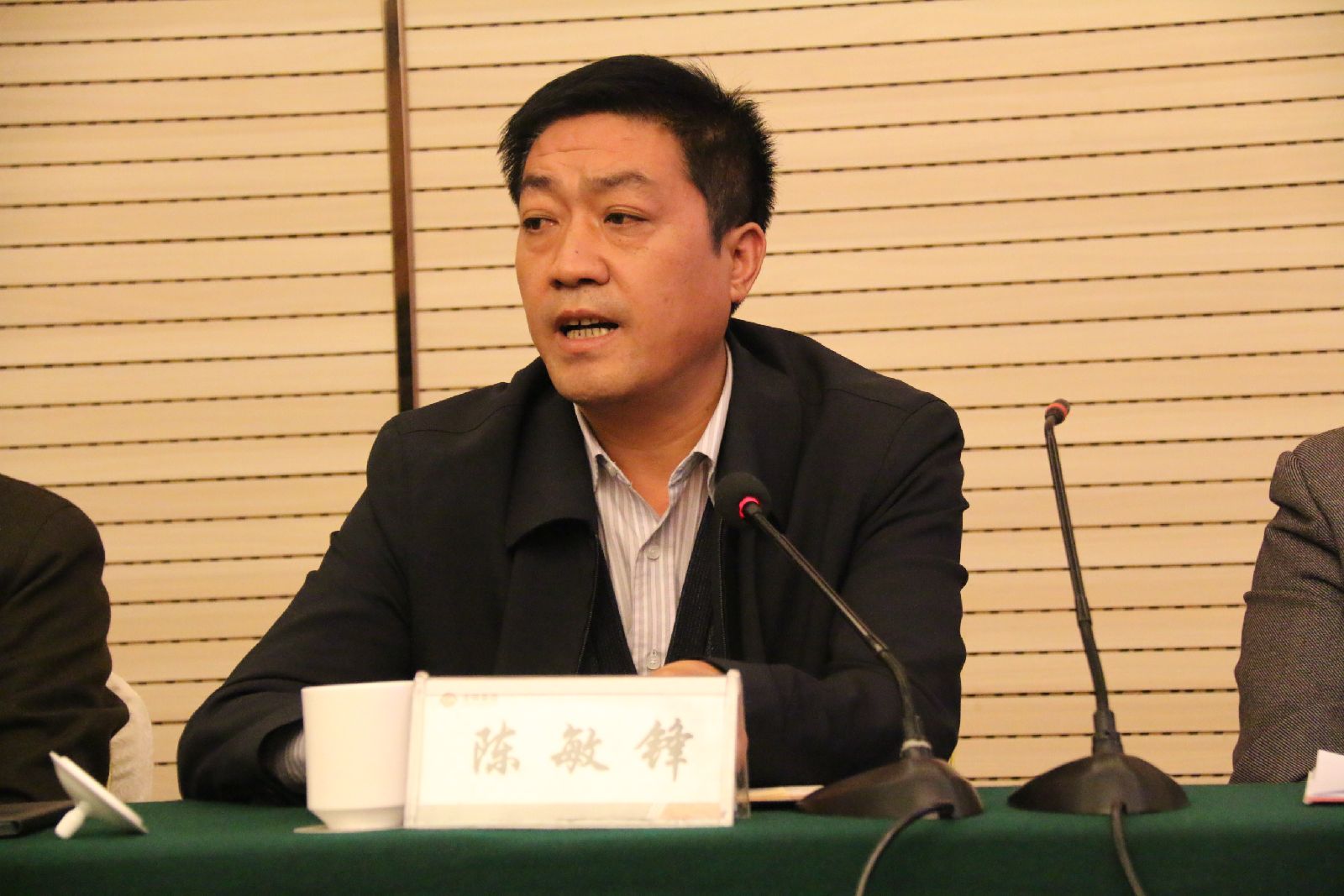 龍鋼集團(tuán)公司召開2014年度“建家”工作經(jīng)驗(yàn)交流會